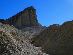 death-valley-2019-day2-2  Manly Beacon w.jpg (319267 bytes)